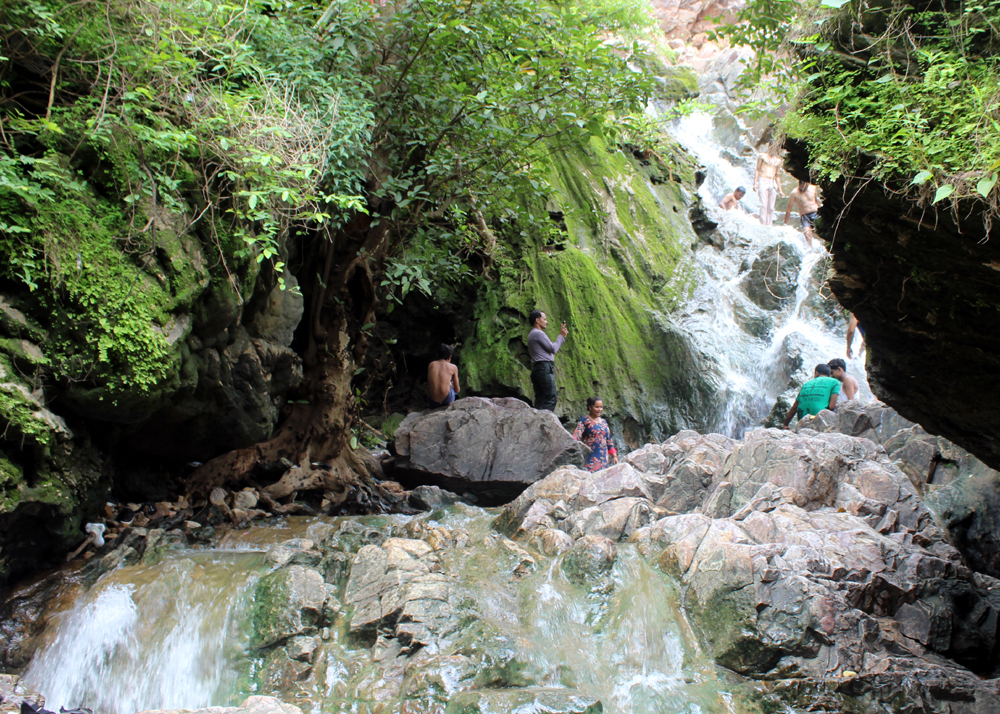 Hatni Mata Waterfall